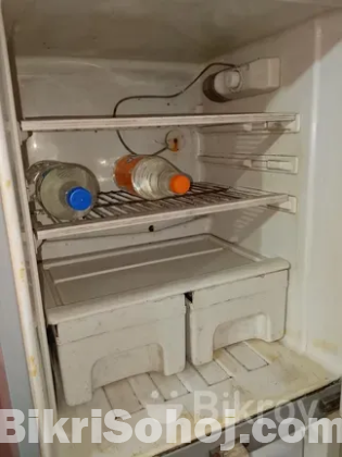 Walton refrigerator